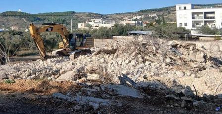 سلطات الاحتلال تُجبر مواطنًا من عرعرة على هدم منزلين ذاتيًا للمرة الثانية