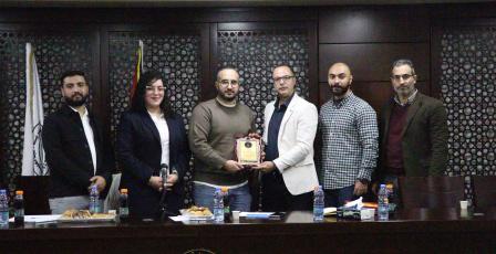 ورشة عمل في الكلية العصرية الجامعية حول التسويق الرقمي والتجارة الإلكترونية