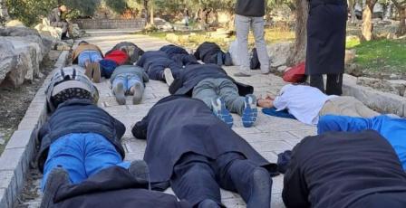 مستعمرون يقتحمون المسجد الأقصى