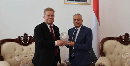 السفير عواد يطلع نظيره اليمني على مستجدات الأوضاع في فلسطين 