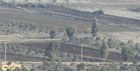 مستوطنون يحرثون أراضي في ترمسعيا شمال رام الله