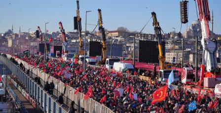 مسيرة جماهيرية حاشدة باسطنبول دعما لفلسطين بمشاركة السفير أبو جيش