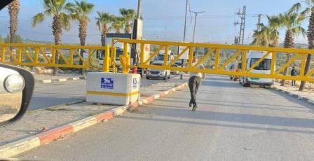 الاحتلال يواصل إغلاق المدخل الرئيسي لبلدة ترمسعيا شمال رام الله