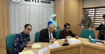 توقيع اتفاقية إنشاء وقفية لجامعة القدس في اندونيسيا