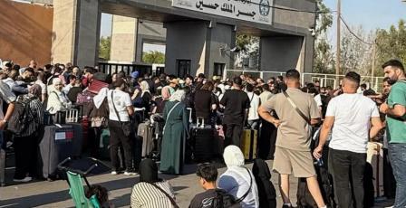 مصدر بالداخلية الأردنية يكشف عن حل مُرتقب لمعاناة مسافري جسر الملك حسين