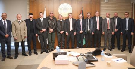 سلطة النقد واتحاد الغرف التجارية الصناعية يناقشان التطورات الاقتصادية وآليات دعم القطاع الخاص