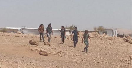 مستوطنون يجبرون 15 عائلة في تجمع شلال العوجا على الرحيل