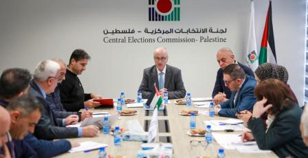 لجنة الانتخابات تطلع مؤسسات المجتمع المدني على استعدادات الانتخابات المحلية 2026