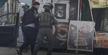 اعتقالات واقتحامات متزامنة في نابلس والخليل وبيت لحم