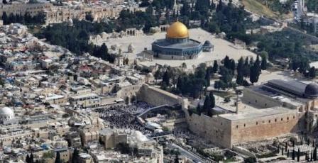 القدس: الاحتلال يسلّم استدعاءات وقرارات بالإبعاد عن المسجد الأقصى