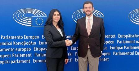 السفيرة أمل جادو تجمتع مع عضو البرلمان الأوروبي " البرتغالي سبستياو بوغالو"