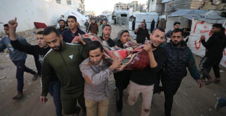 3 شهداء بينهم طفلة إثر قصف للاحتلال على دير البلح وغزة