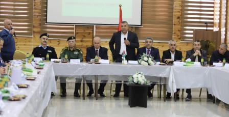 وفد دبلوماسي يطلع على معاناة المواطنين في الخليل والبلدة القديمة جراء سياسات الاحتلال