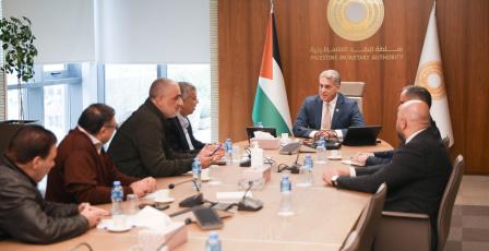 محافظ سلطة النقد يبحث مع وفد من غرفة تجارة القدس التحديات التي تواجه القطاع التجاري في القدس
