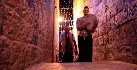 القدس.. الاحتلال يمنع مقدسيا من ممارسة مهنة المسحراتي في حي وادي الجوز