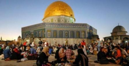 الاحتلال يمنع إدخال وجبات الإفطار للصائمين إلى باحات المسجد الأقصى