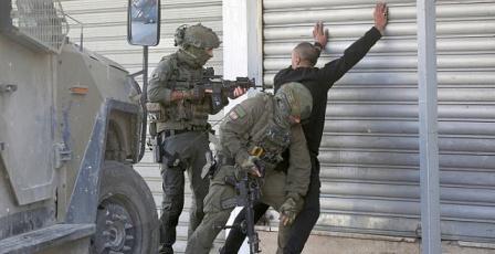 قوات الاحتلال تعتقل عددا من العمال شرق بيت لحم