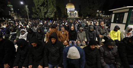 الاحتلال يعتقل الشيخ راني أبو صبيح عند أبواب المسجد الأقصى