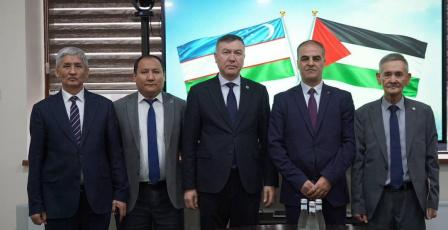 سفيرنا لدى أوزبكستان يبحث مع عدد من الجامعات الأوزبكية تعزيز التعاون الأكاديمي والعلمي