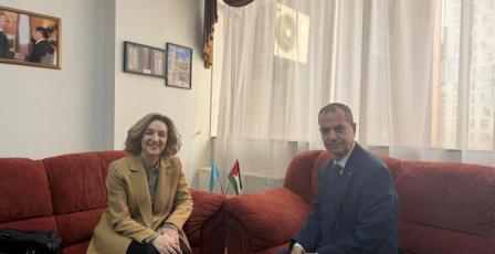 أبو زيد يستقبل سفيرة اليونان في أستانا ويستعرض مستجدات الأوضاع في فلسطين
