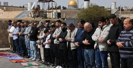 الاحتلال يواصل إغلاق الأقصى.. مئات الآلاف سيحرمون من أداء صلاة العيد غدا