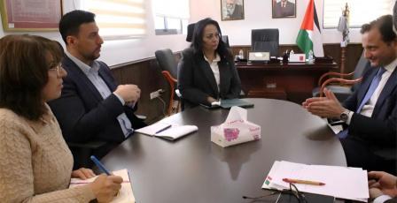 وزيرة التنمية الاجتماعية تبحث مع القنصل الإيطالي سبل تعزيز التعاون