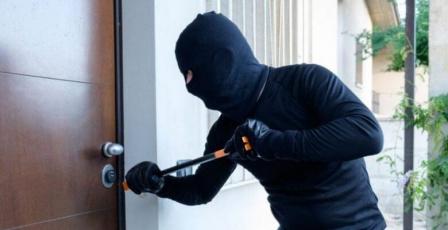 كشف ملابسات سلسلة سرقات لعدد من الفلل في أريحا