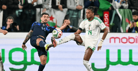 التعادل السلبي يخيم على مواجهة الجزائر وأوروغواي