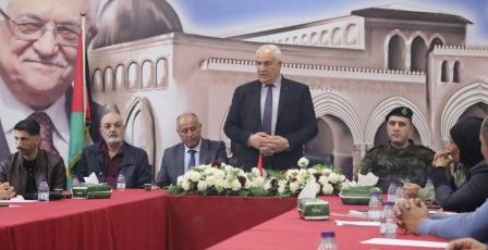 بالصور| وزير الداخلية يتفقد محافظة جنين ويلتقي المحافظ ويعقد اجتماعاً موسعاً