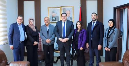 وزير النقل والمواصلات يبحث مع وفد سرية رام الله الأولى آفاق التعاون والشراكة