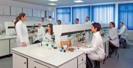 "صيدلة "عمان الأهلية تحجز مقعدها ضمن أفضل 10 مشاريع بمسابقة "انطلق" على مستوى الأردن