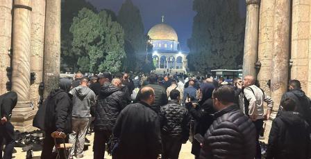 رغم إجراءات الاحتلال المشددة: 3000 مصل يؤدون صلاة الفجر في "الأقصى"