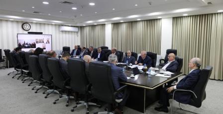 رئيس الوزراء يبحث مع الاتحاد العام للصناعات سبل الارتقاء بالقطاع الصناعي وتعزيز مساهمته في الاقتصاد الوطني