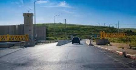 الاحتلال ينصب بوابة جديدة عند مدخل البيرة الشمالي