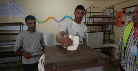 لجنة الانتخابات: تمديد التصويت في دير البلح لساعة واحدة