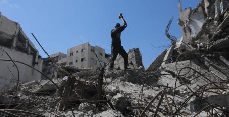 قفزات أسعار هائلة تواجه محاولات التعايش في غزة.. خبير يوضح لراية