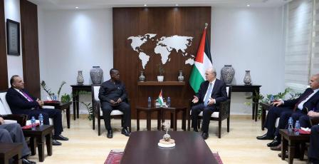 مصطفى يلتقي رئيس اتحاد كتاب عموم إفريقيا ويؤكدان على دعم الثقافة الفلسطينية