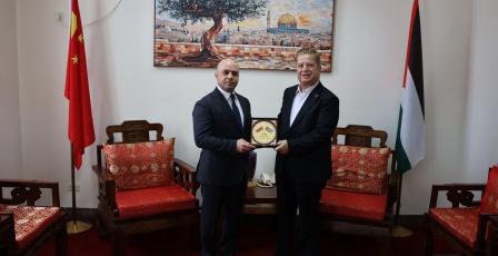 السفير عواد يستقبل رئيس الجالية الفلسطينية بمدينة شانغهاي