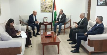 أبو هولي ومندوب فلسطين الدائم لدى الجامعة العربية يبحثان إحياء الذكرى الـ78 للنكبة
