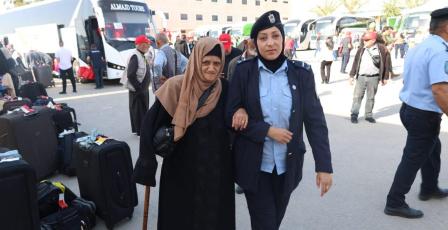 الشرطة تُسهل مغادرة أولى قوافل الحجاج عبر معبر الكرامة