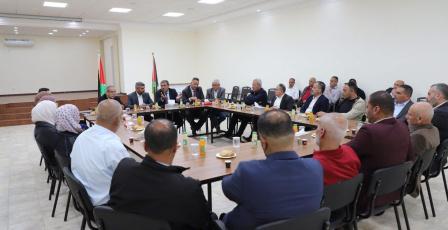 صور | وكيل وزارة الحكم المحلي يزور بلدية السموع ويبحث احتياجاتها التطويرية والمالية