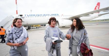 ناشطو "أسطول الصمود العالمي" يصلون إلى إسطنبول