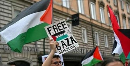 220 كاهنا يطالبون الأساقفة الإيطاليين بدعم حقوق الشعب الفلسطيني ومحاسبة الاحتلال