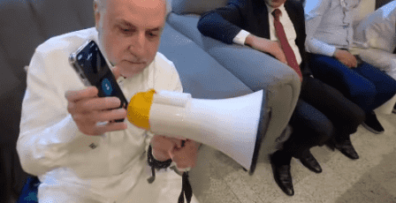 فيديو | الرئيس عباس يهاتف الهباش للإطمئنان على حجاج فلسطين