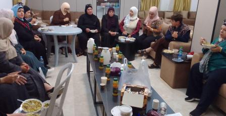 جمعية المرأة العاملة الفلسطينية للتنمية تنظم لقاءً لتبادل الخبرات جمع 26 سيدة