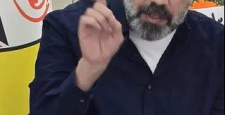 القائد لا يغادر الميدان