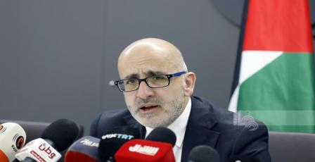 وزير المالية والتخطيط: نعلن إطلاق المرحلة التجريبية من تطبيق "يبوس" لدعم الموظفين العموميين