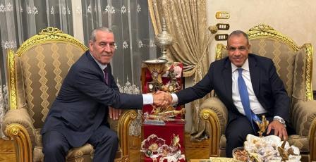 الشيخ يبحث مع وزير الخارجية المصري آخر التطورات والأوضاع