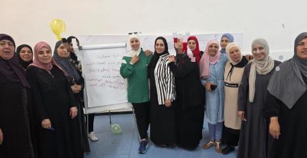 طالبة من جامعة بيرزيت تطلق مبادرة “بكفي نكنس العنف تحت السجادة” لتعزيز الوعي بمخاطر العنف