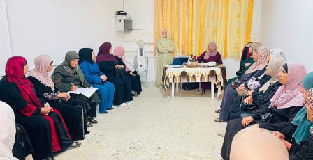 جمعية المرأة  العاملة تنفذ جلسة في ترقوميا لتعزيز مهارات المشاركة المجتمعية لدى عضوات مجلس الظل